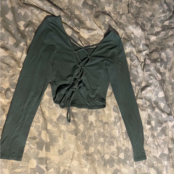 Cute green long sleeve crop top - Picture 2 of 2